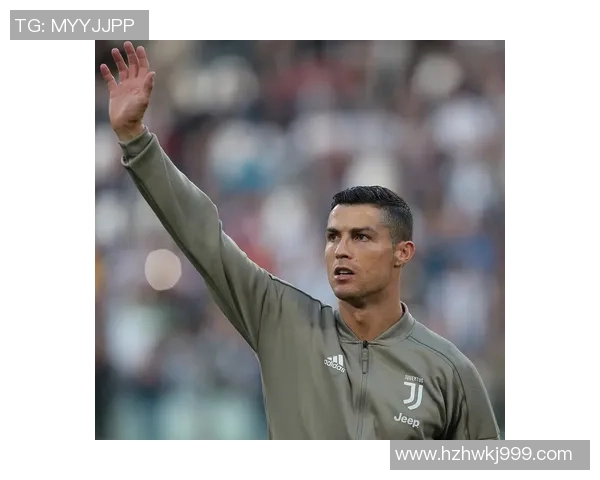 C罗白卡登场引热议 球迷争相收藏足球明星卡片新趋势